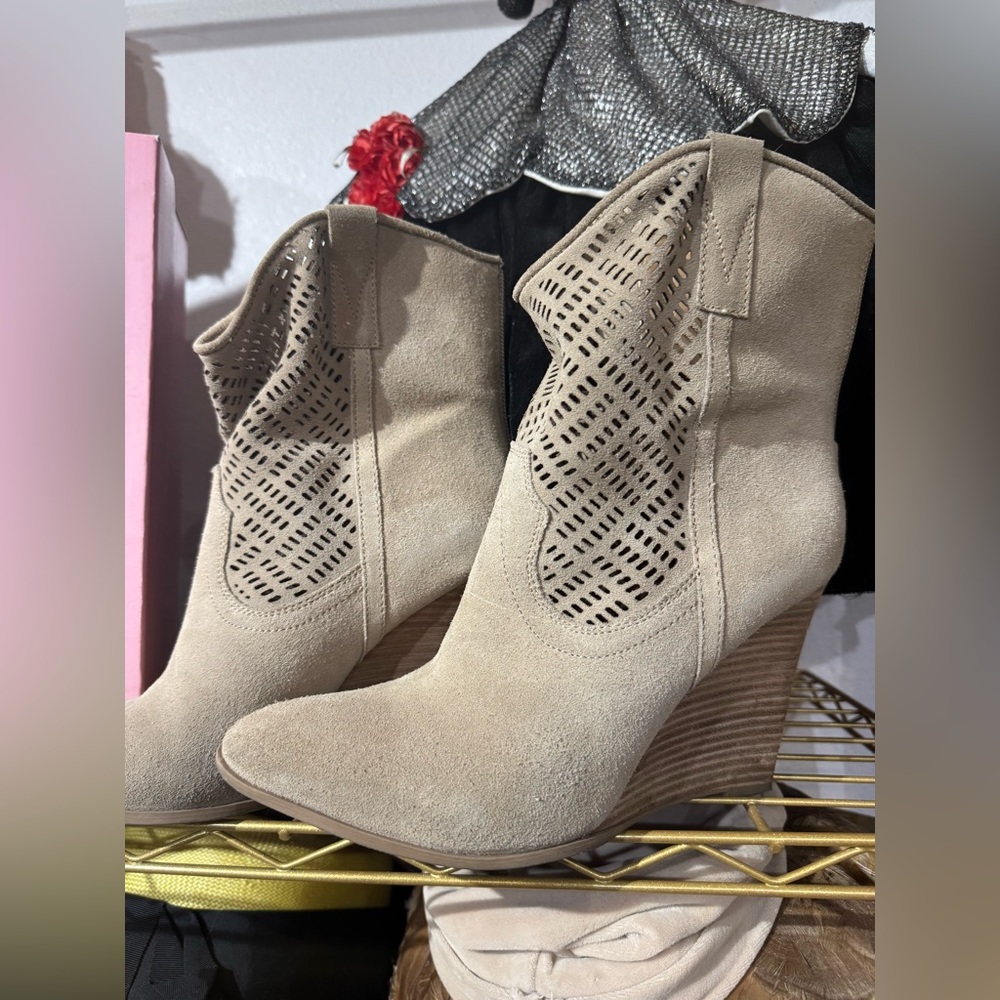 Amazing CROWN VINTAGE heeled booties // 8.5 - Picture 3 of 7